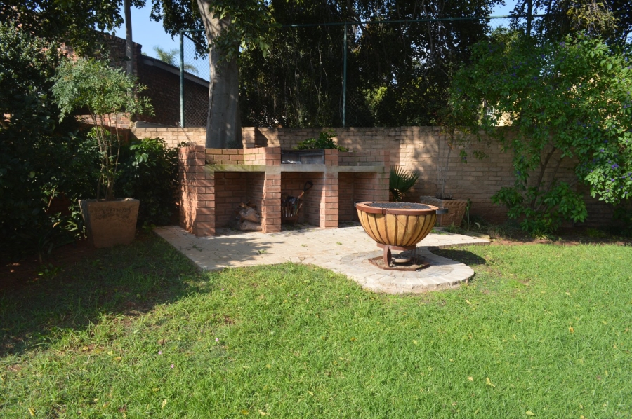 5 Bedroom Property for Sale in Wilkoppies North West
